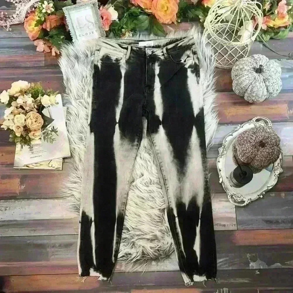 Vervet Haylie High Rise Tie Dyed Crop Skinny  Raw-Edge Jeans, Black/Grey - Picture 3 of 10